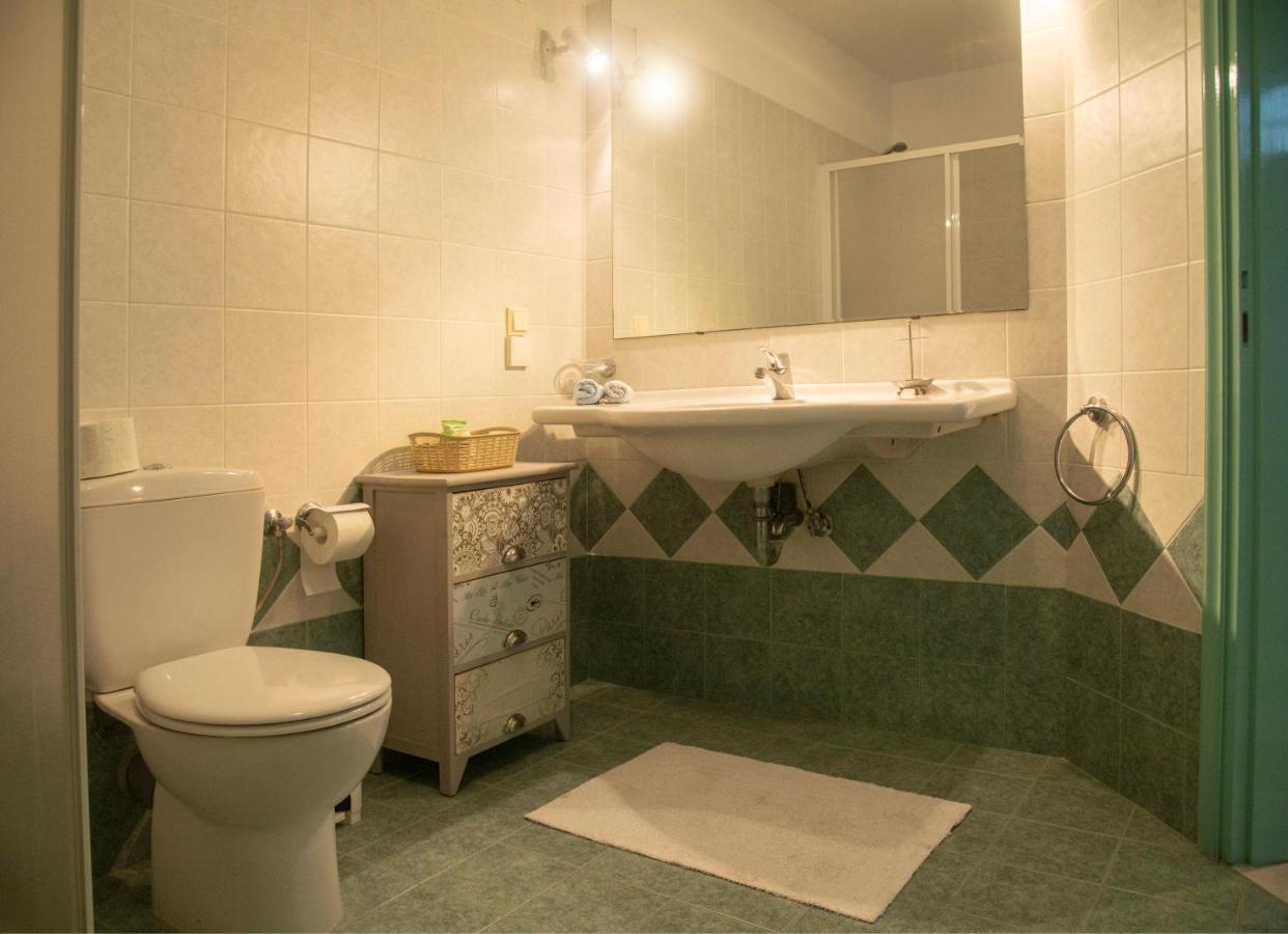 Emily'S Suites آداماس المظهر الخارجي الصورة